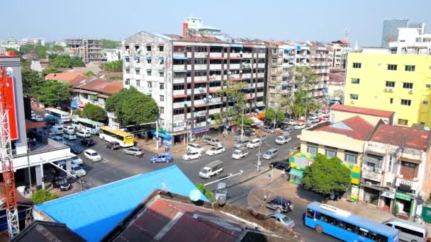 Yangon Mianmar Fevereiro 2018 Vista Sobre Telhados Yangon Carros Andam — Vídeo de Stock