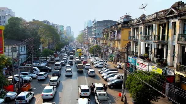 Yangon Myanmar Lutego 2018 Powolny Ciężki Ruch Anorata Road Ciągnących — Wideo stockowe