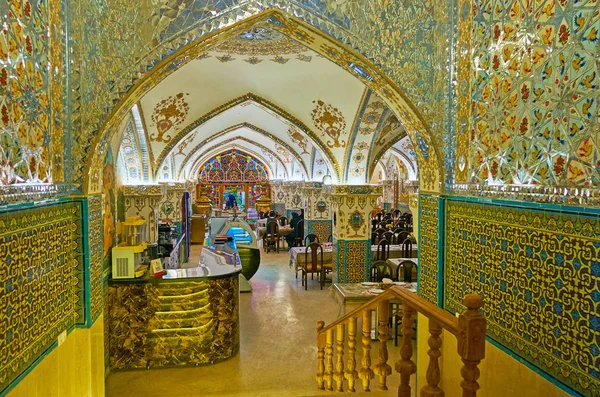 Interior del restaurante tradicional persa, Isfahán, Irán — Foto de Stock