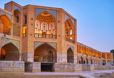 Zayandeh Nehri, Isfahan, Iran akşamı