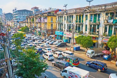 Yoğun trafik Chinatown Yangon, Myanmar