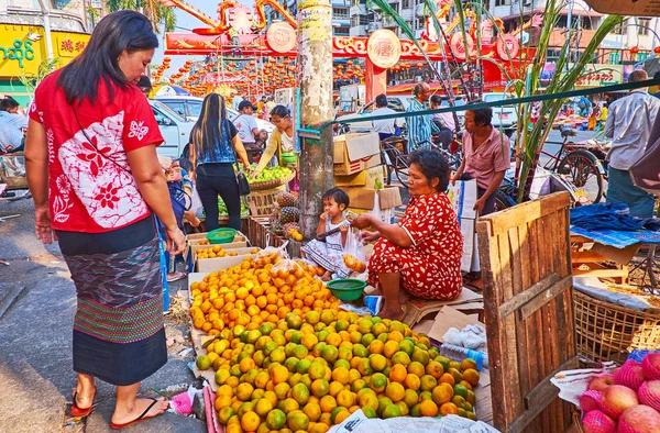 Piyasada bulunan Maha Bandula Road, Yangon, Myanmar