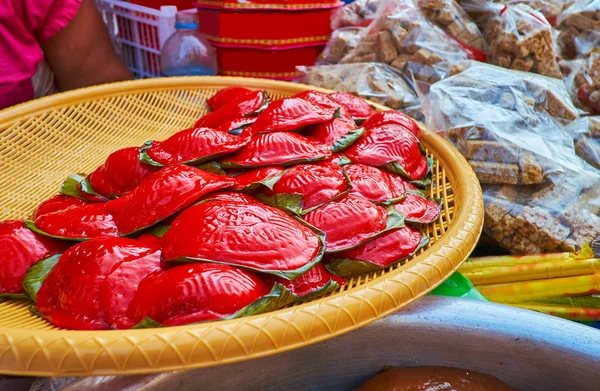 ミャンマー ・ ヤンゴンの粘着性上昇ケーキ — ストック写真