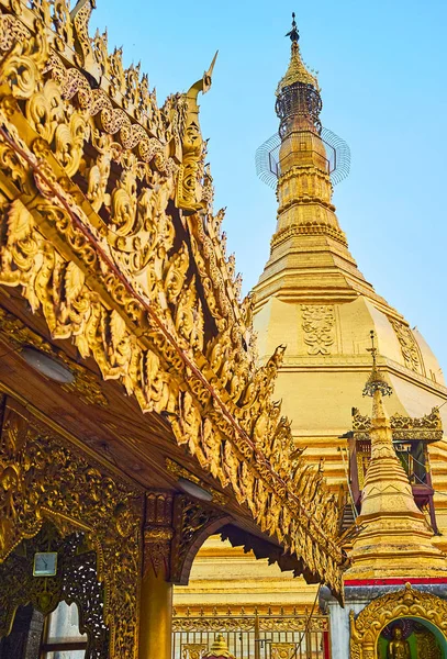 Os detalhes dourados de Sule Pagoda, Rangum, Mianmar — Fotografia de Stock