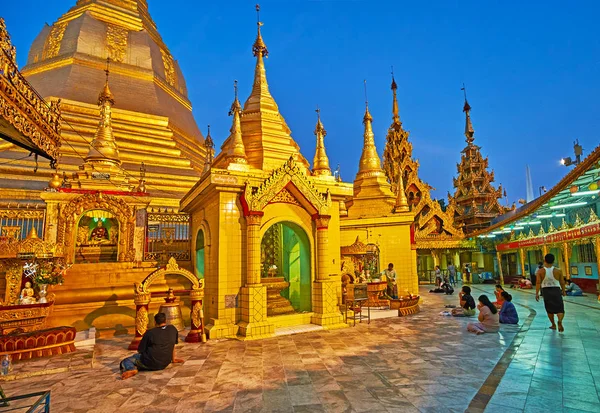 Yangon fantastiska tempel, Myanmar — Stockfoto