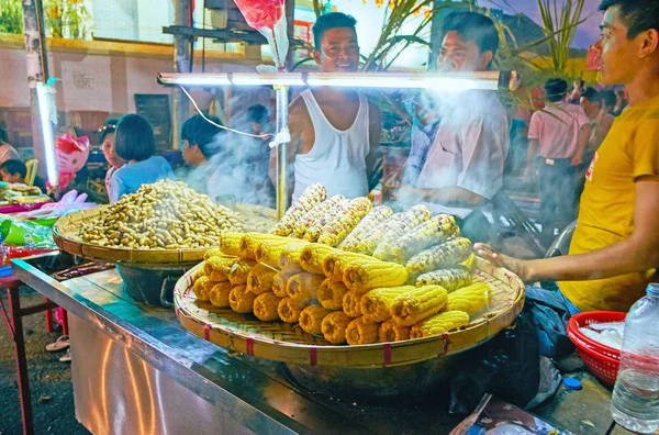 Steamed corn in Chinatown of Yangon, Myanmar — Stock Photo, Image