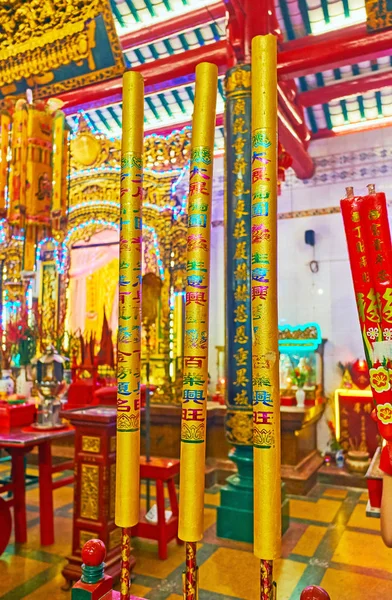 The scenic candle sticks in Chinese Temple, Rangún, Myanmar — Foto de Stock