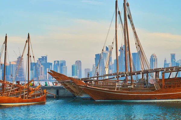 The view through the dhow boats, Doha, Qatar — Stock Photo, Image