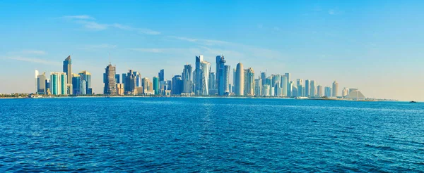 O horizonte de West Bay de Doha, Qatar — Fotografia de Stock