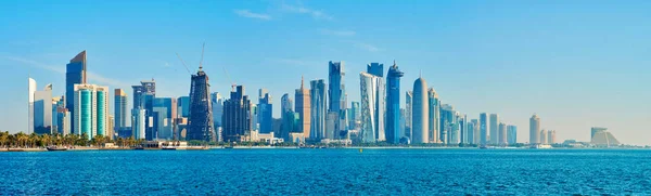 Panorama de la Doha moderna, Qatar — Foto de Stock