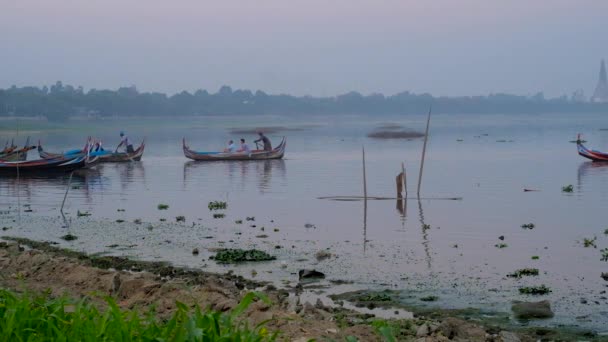 Mandalay Myanmar Února 2018 Tradiční Dřevěné Lodě Zpět Přístavu Večerní — Stock video