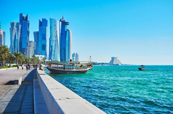 Los barcos de recreo en Doha, Qatar — Foto de Stock