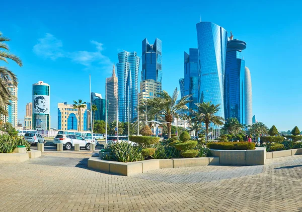 Parco ornamentale sul lungomare di Corniche, Doha, Qatar — Foto Stock