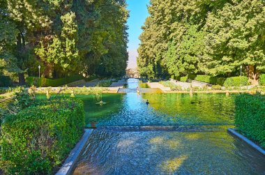 Yumuşak tepe, Shazdeh Gaarden, Mikail, Iran