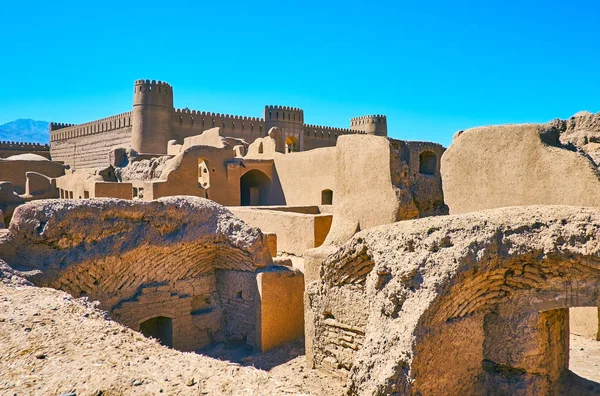 Rayen castle among the clay ruins, Iran — Stock Photo, Image