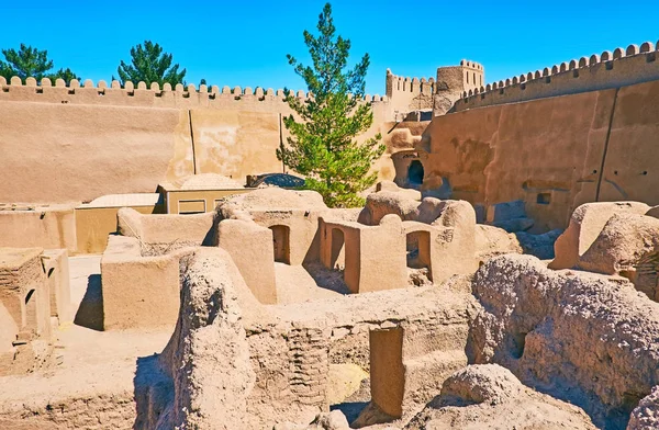 Die kleinen Häuser in der Festung rayen, iran — Stockfoto