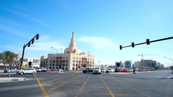 Doha Qatar Februari 2018 Het Verkeer Banken Straat Met Uitzicht — Stockvideo