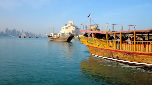 Doha Qatar February 2018 Dancing Party Wooden Pleasure Boat Waiting — Stock Video