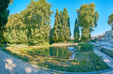 Havuz bahçesinde Shazdeh, Mikail, Iran
