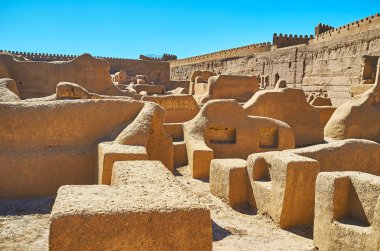 Rayen, Iran sit alanı içinde yürümek