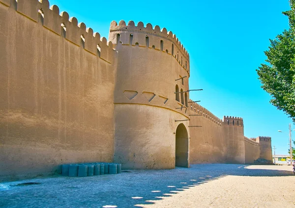 Il muro di facciata della cittadella di Rayen, Iran — Foto Stock