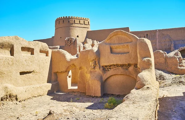 Arkeologiska platsen i adobe Rayen citadel, Iran — Stockfoto