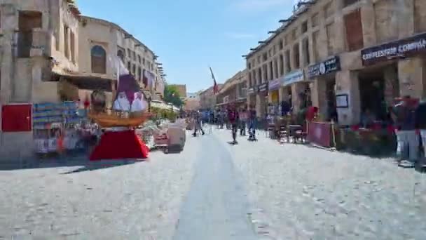 Doha Qatar Fevereiro 2018 Caminhada Longo Rua Comercial Central Souq — Vídeo de Stock