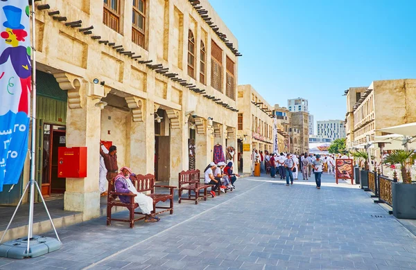 Kalabalık sokaklarında Souq Waqif, Doha, Qatar — Stok fotoğraf