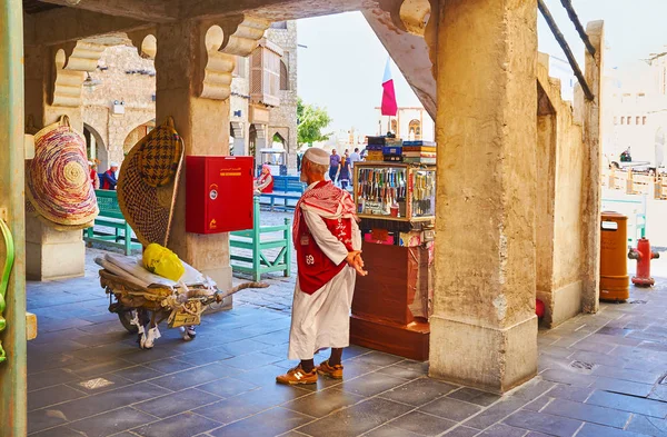 Υπηρεσία αχθοφόρου στο Souq Waqif, Ντόχα, Κατάρ — Φωτογραφία Αρχείου