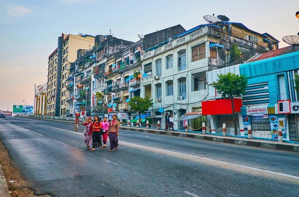 Obytné čtvrti v centru Yangon, Myanmar — Stock fotografie