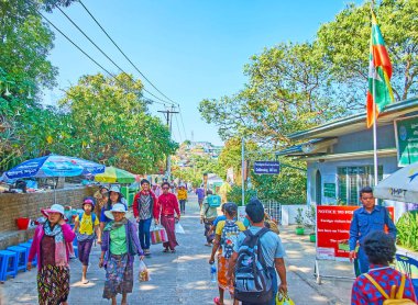 Ziyaret Kyaiktiyo Pagoda, Myanmar
