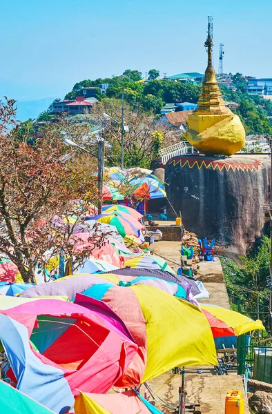 Buddhist complex on Kyaiktiyo Mountain, Myanmar — Stock Photo, Image
