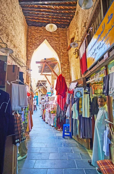 Καταστήματα ρούχα στο Souq Waqif, Ντόχα, Κατάρ — Φωτογραφία Αρχείου