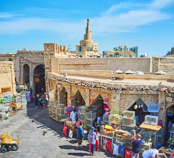 El patio del mercado de las aves, Souq Waqif, Doha, Qatar — Foto de Stock