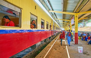 Kyaiktiyo tren istasyonu, Myanmar