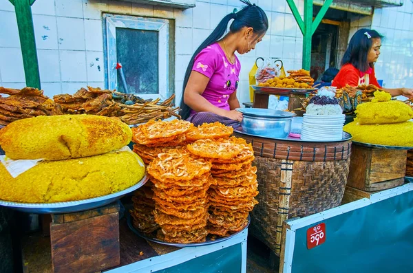 Traditional Asian street food, Kyaiktiyo, Myanmar — Stock Photo, Image