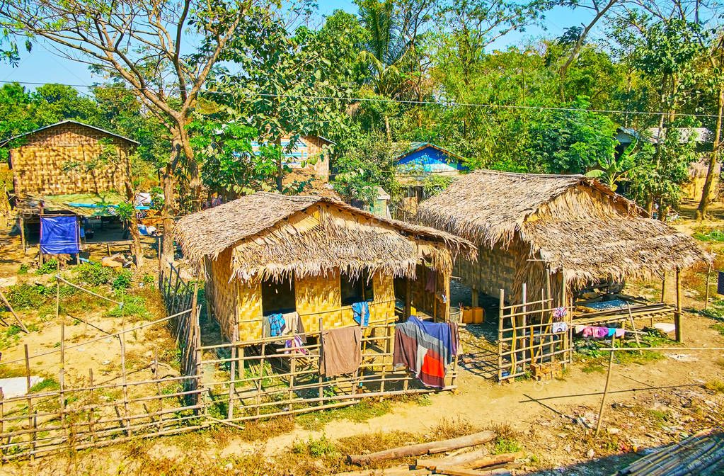Traditional village houses in Myanmar — Stock Photo © efesenko 192396904