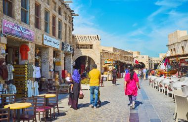 Souq Waqif, Doha, Katar eski yollarda yürümek