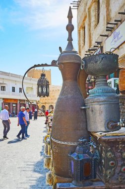 Vintage dallah kahve pot, Souq Waqif, Doha, Qatar 