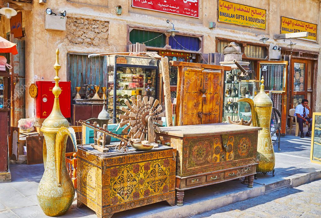 Antique market in Doha, Qatar Stock Editorial Photo © efesenko 192606348