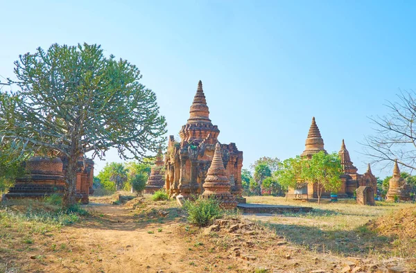 Staré stupad v nové Bagan, Myanmar — Stock fotografie