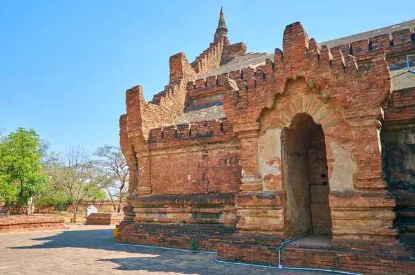 De gang van ingang tot Nagayon tempel van Bagan — Stockfoto