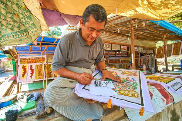 O processo de pintura em Bagan, Myanmar — Fotografia de Stock