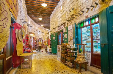 El sanatları mağazalarda Souq Waqif, Doha, Qatar