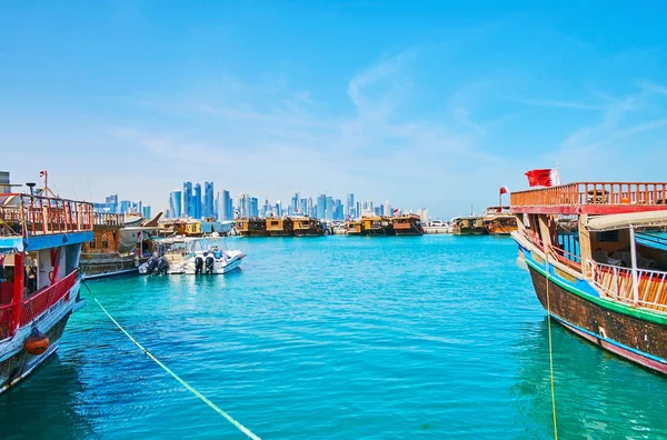 Barcos antiguos en Doha puerto, Qatar — Foto de Stock