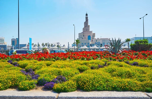 Os canteiros de flores em Doha, Qatar — Fotografia de Stock