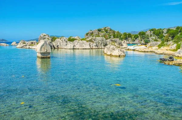 Antigua tumba de Lycian en el agua, Kalekoy, Turquía —  Fotos de Stock