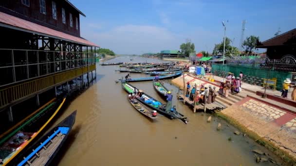 Inle Lake Birma Lutego 2018 Zajęty Wharf Hpaung Daw Pagoda — Wideo stockowe