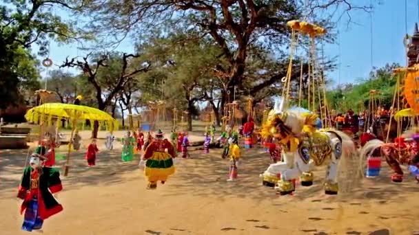 Geleneksel Sanatları Pazarında Bagan Yapımı Oyuncak Kukla Parlak Şemsiye Sit — Stok video