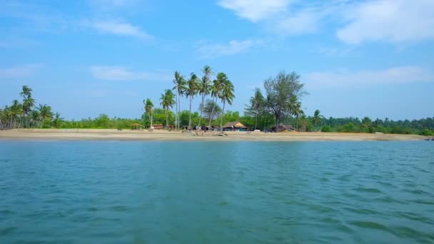 Viagem Balsa Através Rio Entre Ngwesaung Chaung Tha Resorts Myanmar — Vídeo de Stock